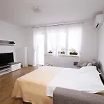 Апартаменти Center *